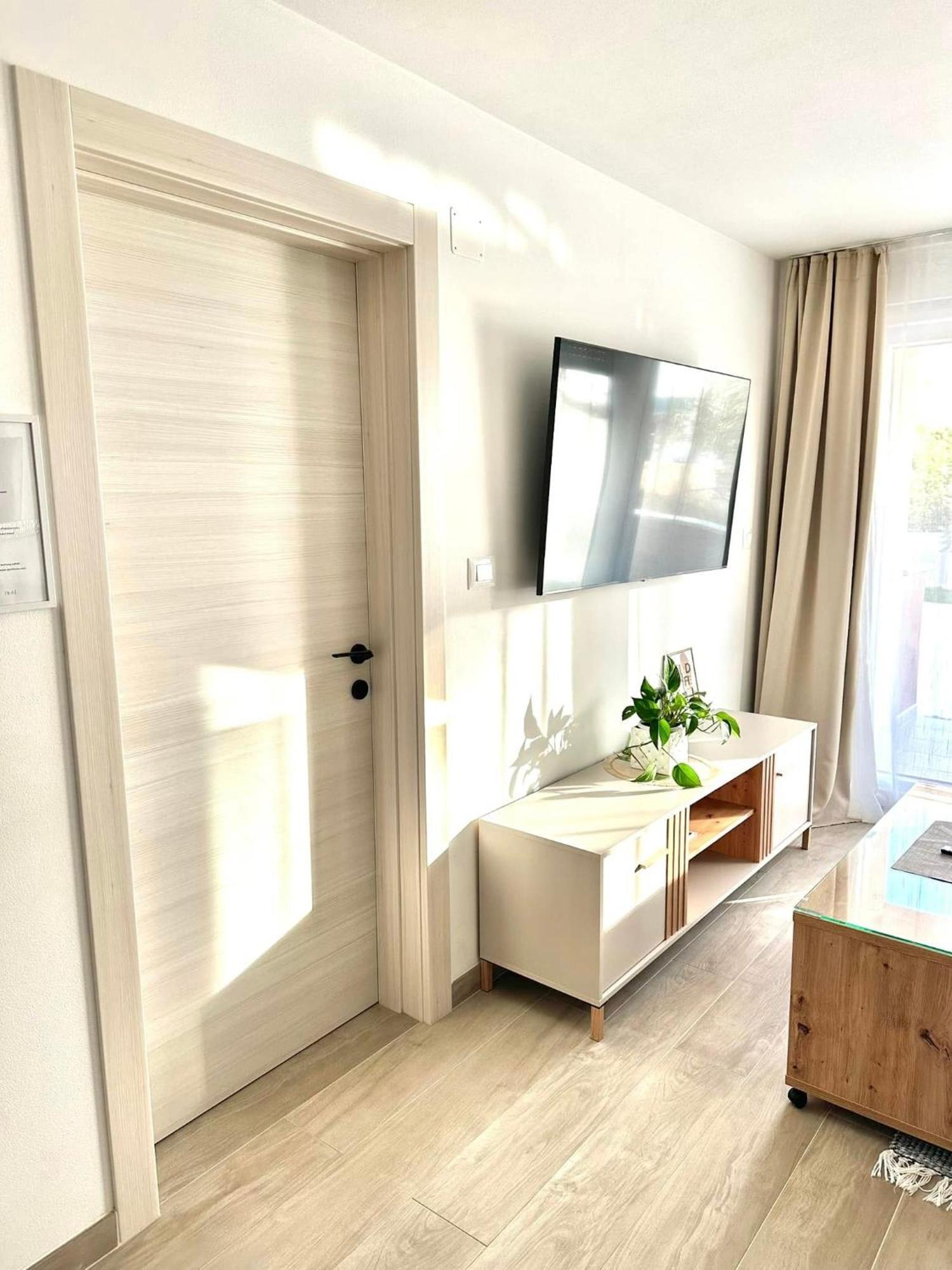 Apartmani Marco,Lukas,Patrick,David,Blizu Centra I Mora Sa Free Privatnim Parkingom 普拉 外观 照片